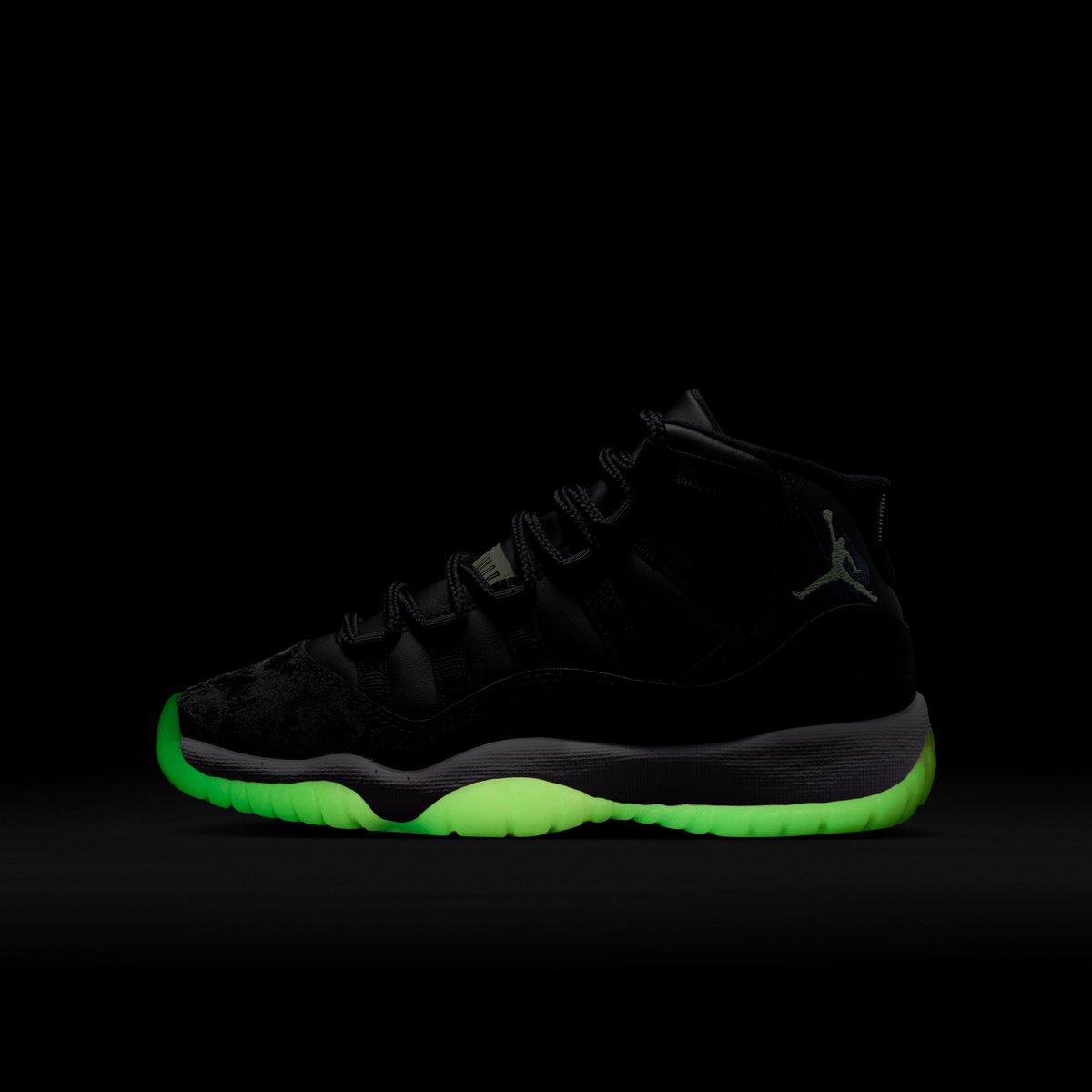 EldenMonitors's tweet image. JORDAN 11 'Inner Beast' (GS)