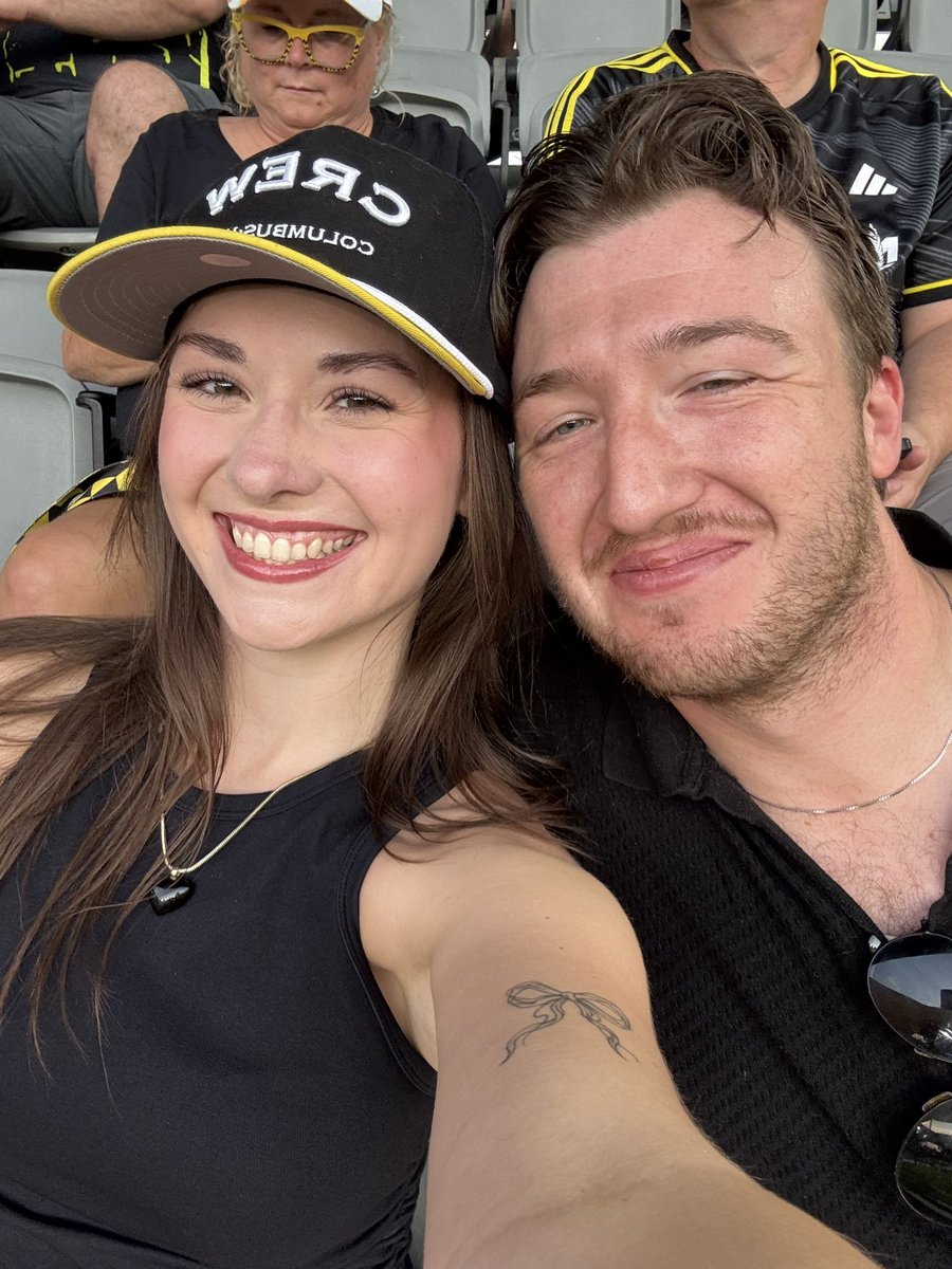 liddiebajiggie's tweet image. LET’S!!! GO!!!! CREWWWW!!!!!!! 🖤💛⭐️