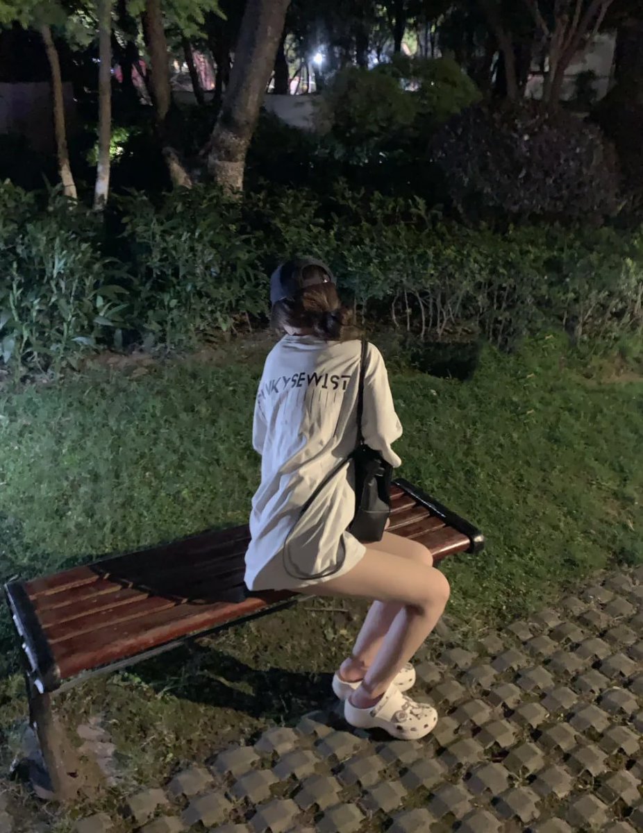 ElsaJim8's tweet image. I like to walk at evening time, I feel very relax after walk at night time ☺️, Do you go outside for walk at night time?