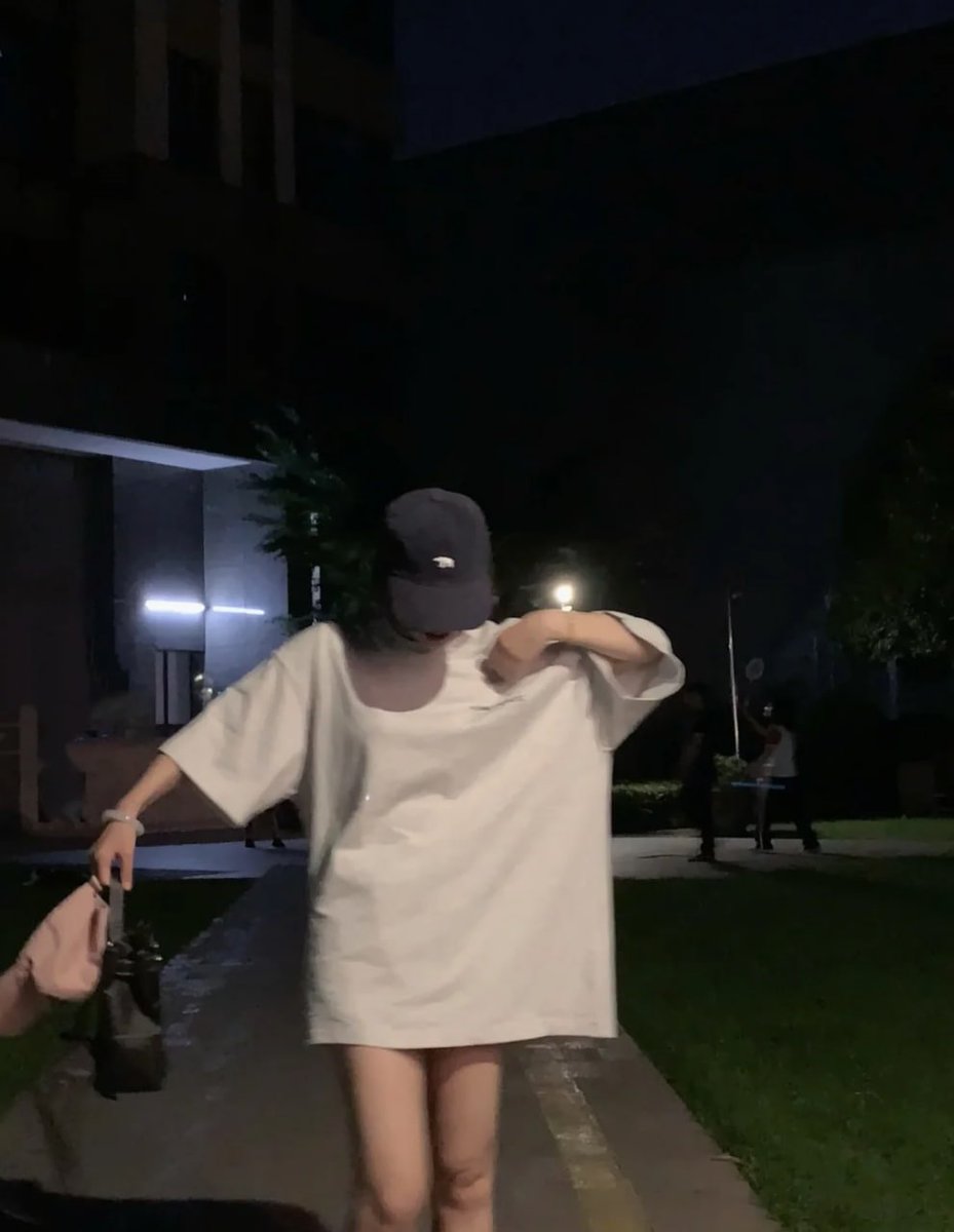 ElsaJim8's tweet image. I like to walk at evening time, I feel very relax after walk at night time ☺️, Do you go outside for walk at night time?