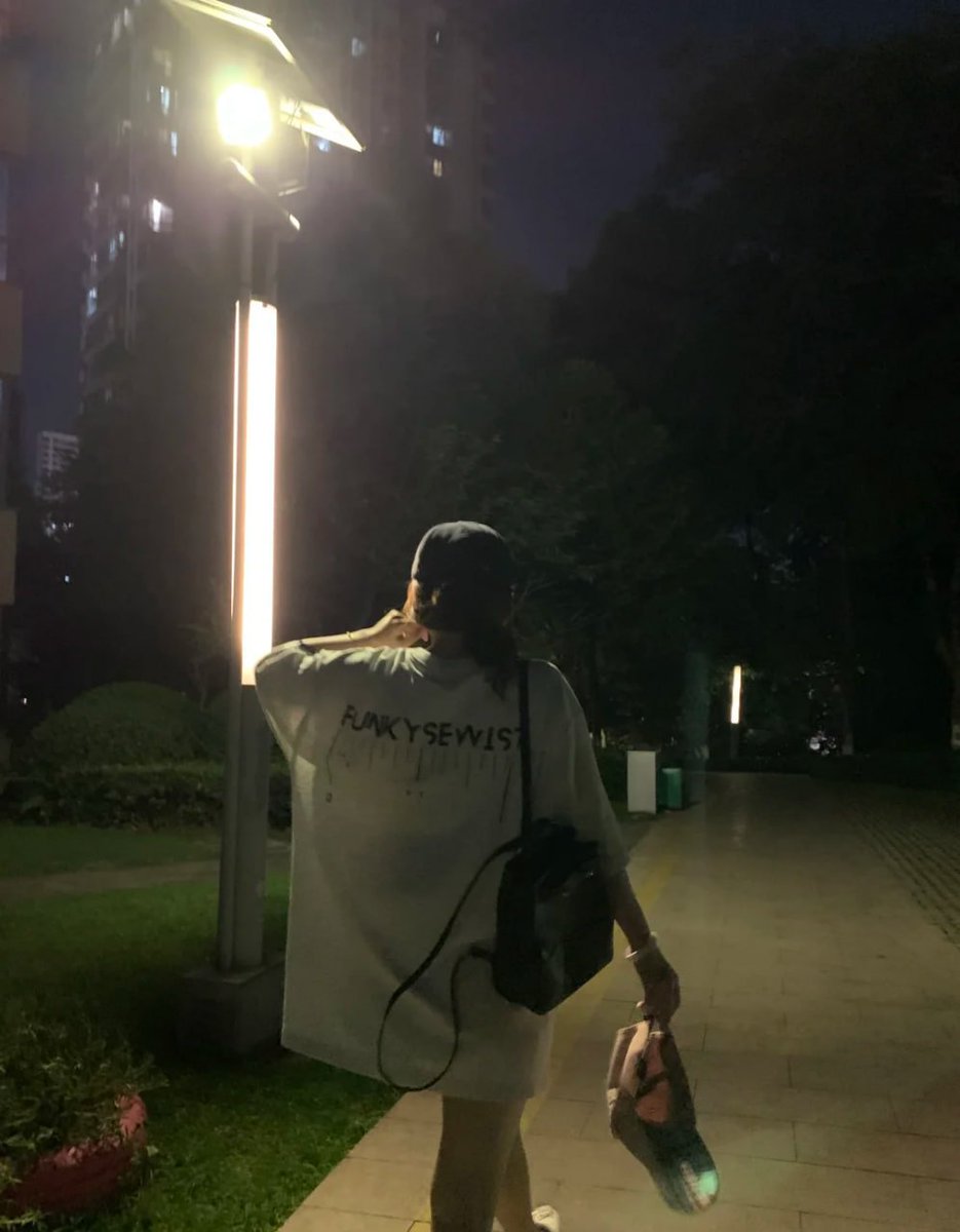 ElsaJim8's tweet image. I like to walk at evening time, I feel very relax after walk at night time ☺️, Do you go outside for walk at night time?