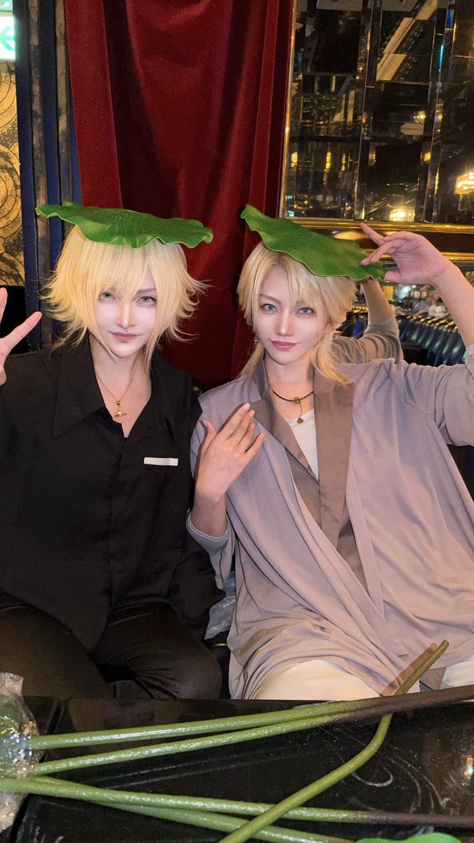 TRINITY_had_'s tweet photo. 本日は立夏誕生前夜祭めっちゃ盛り上がってた！みんな来てくれてありがとう🌹
自分らで内装やって、来る姫の為にハンドメイドして、今年の豪華度が更にレベチ！
この素晴らしい内装や可愛い手持ち提灯、漢服イケメン男装たちをみて喜ぶ姫たちの笑顔を想像するだけで幸せだ〜
本日本番よろしくね！#男装 https://t.co/uaTEBD27d2