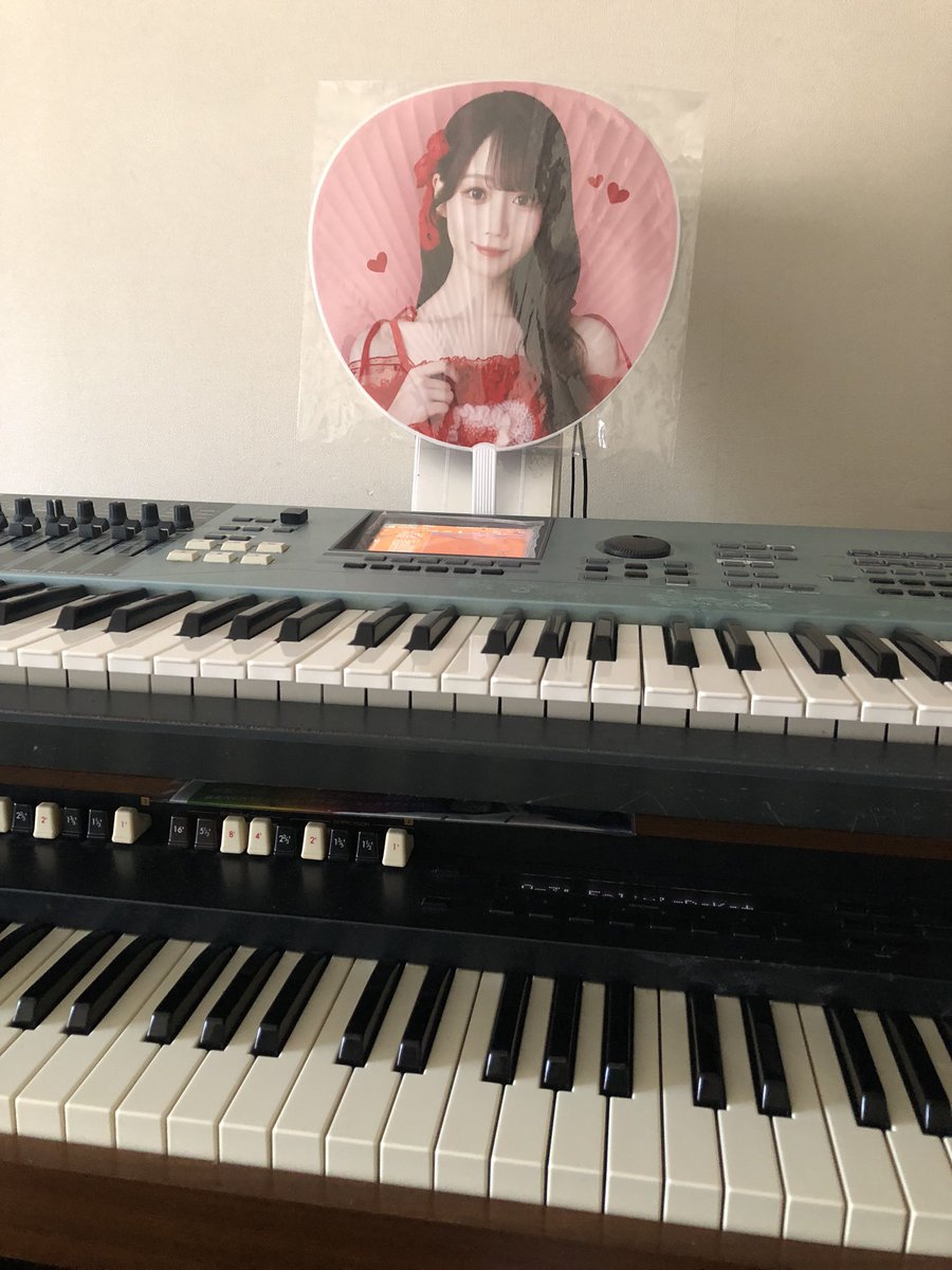 おはようございます。
ちょっと弾いたら
梅田へ外出します😃