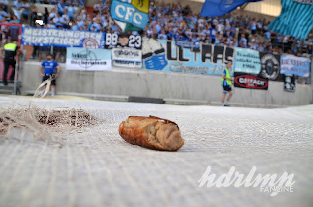 Die letzten Wochen des Chemnitzer FC in 90 Minuten gepresst - so lässt sich das 2:2 in Erfurt als Ende der englischen Woche denke ich gut beschreiben. Nach dem 0:2 kämpft sich die Truppe zurück, rund 650 Himmelblaue freuts 

haderlump-fanzine.blogspot.com/2025/09/200920…