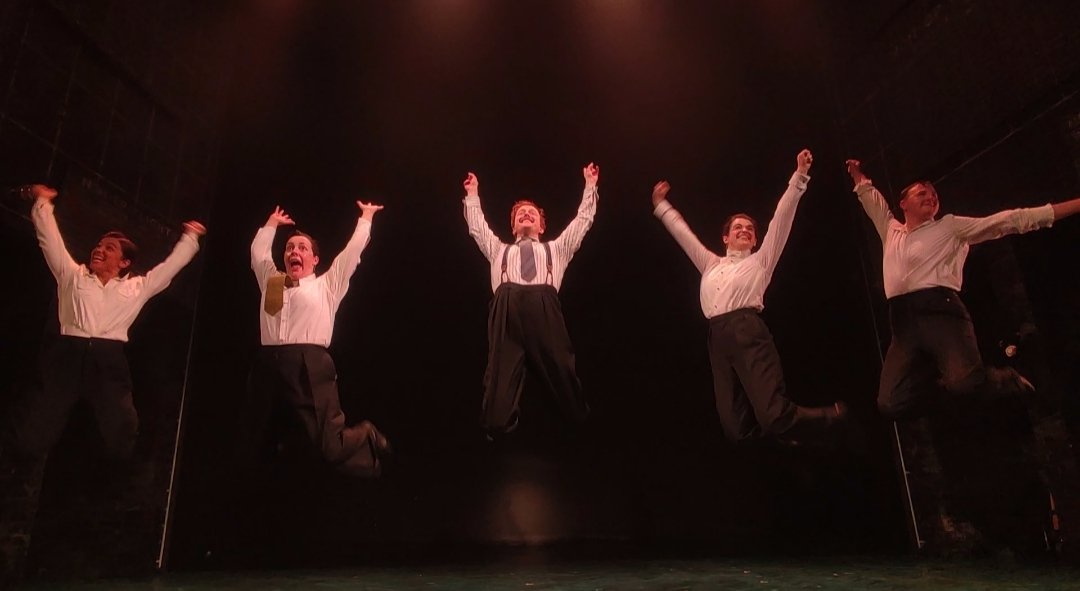 🎓💃
The mid show return I didn't know I needed