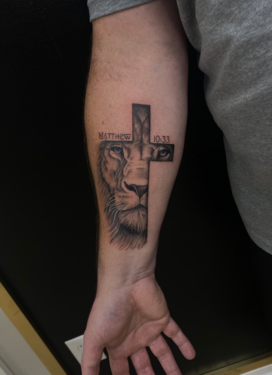 Life update, I moved to a big new house near the beach with my boyfriend, moved to a new shop, and now going to college for Cybersecurity 
Ya girl has been busy 💕
Also I did this last night