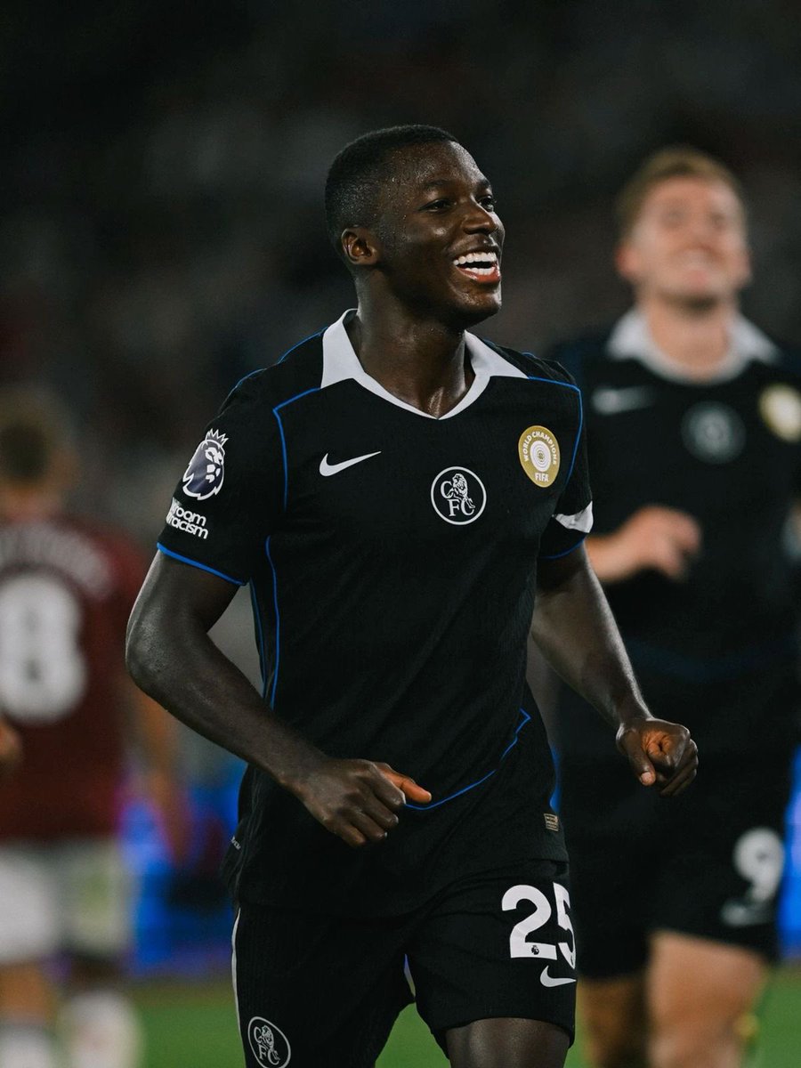 ChelseaCix's tweet photo. Moises Caicedo 7/10

Made a couple of mistakes. My favourite player, but today he made too many mistakes.
Knowing what quality he posesses, this is not a good performance, but not bad either. https://t.co/UEWAL7Rba4