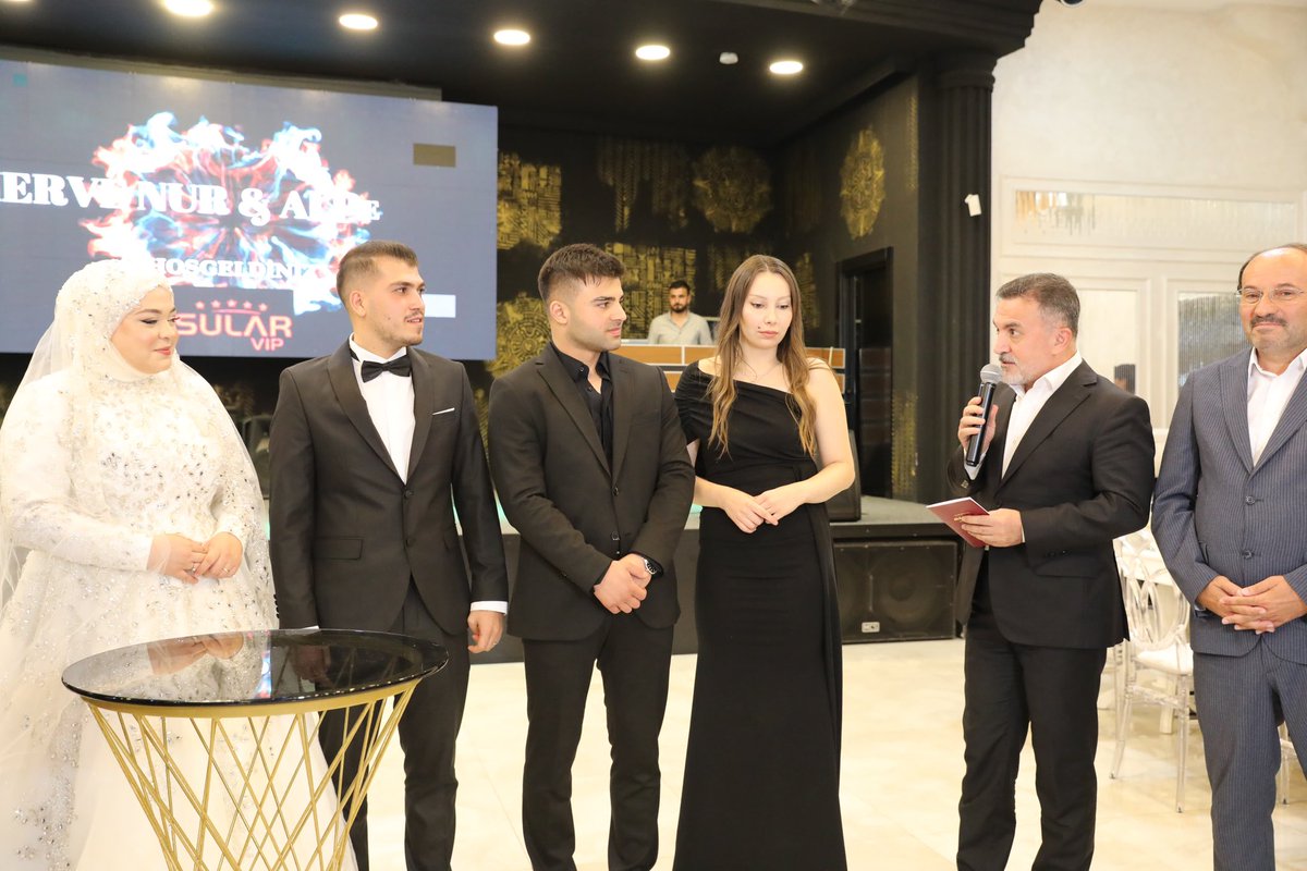 Büyükşehir Belediye Meclis Üyemiz Hıdır Bahçe’nin kıymetli evladı Merve Nur ile Kuzencik ailesinin kıymetli evladı Alperen’in mutlu günlerine şahitlik ettik. Genç çiftimizi ve ailelerini tebrik ediyor, ömür boyu mutluluklar diliyorum.