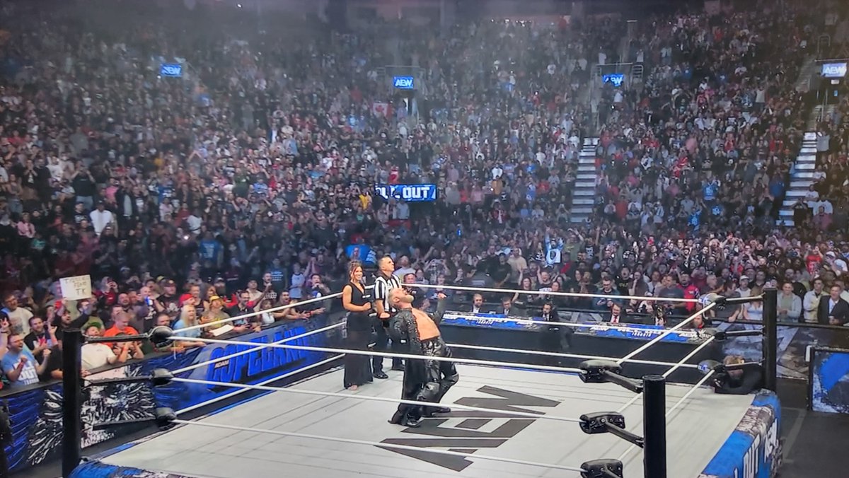 11K+ 💪 fans at <a href="/ScotiabankArena/">Scotiabank Arena</a> are ALIVE! #AEWAllOut | #AEW