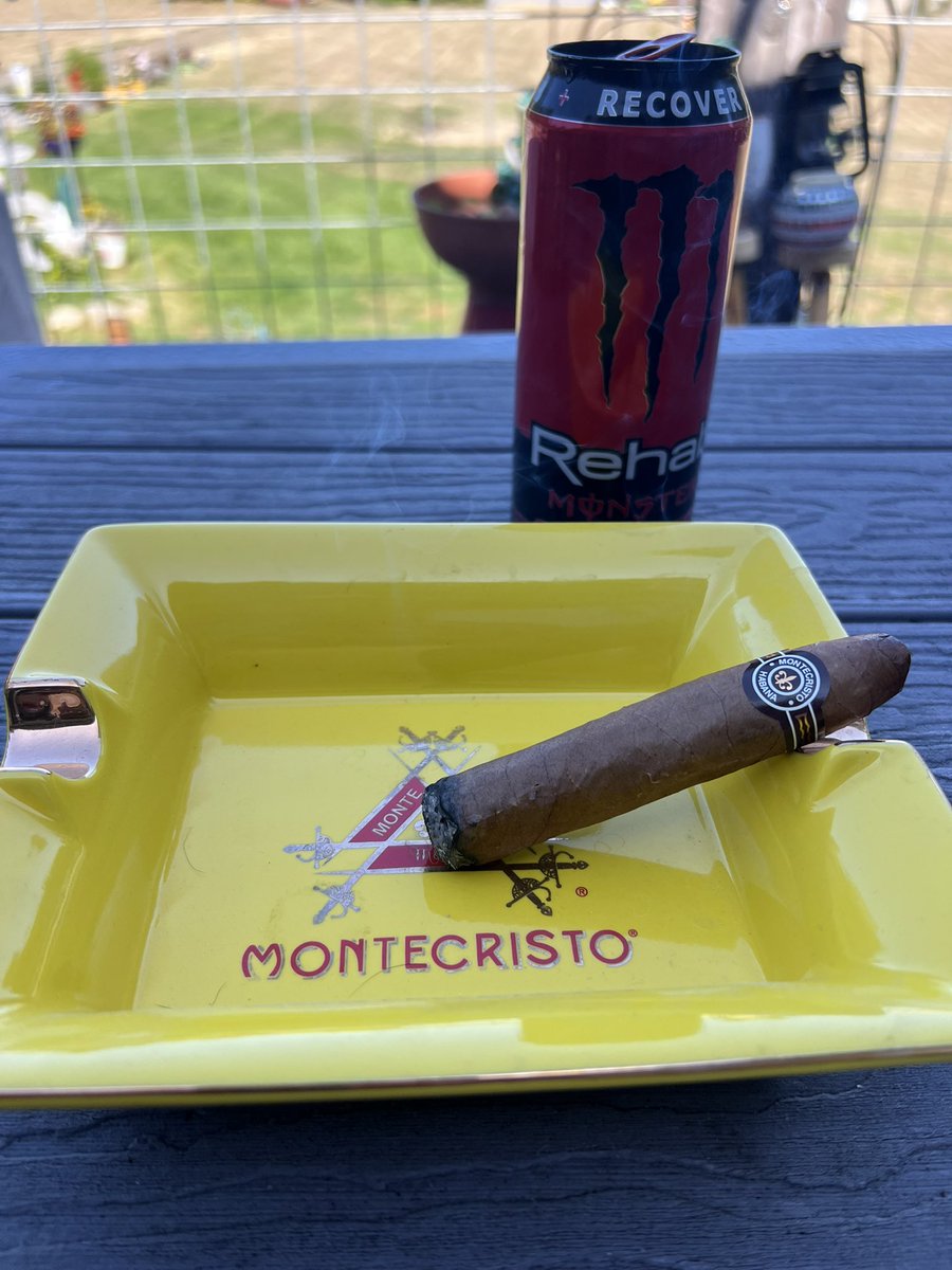 Ed-e Higgins is smoking Montecristo. Rated with thumbs up! dojoverse.com/news-feed/p/70… Lunch <a href="/CigarDojo/">Cigar Dojo</a>