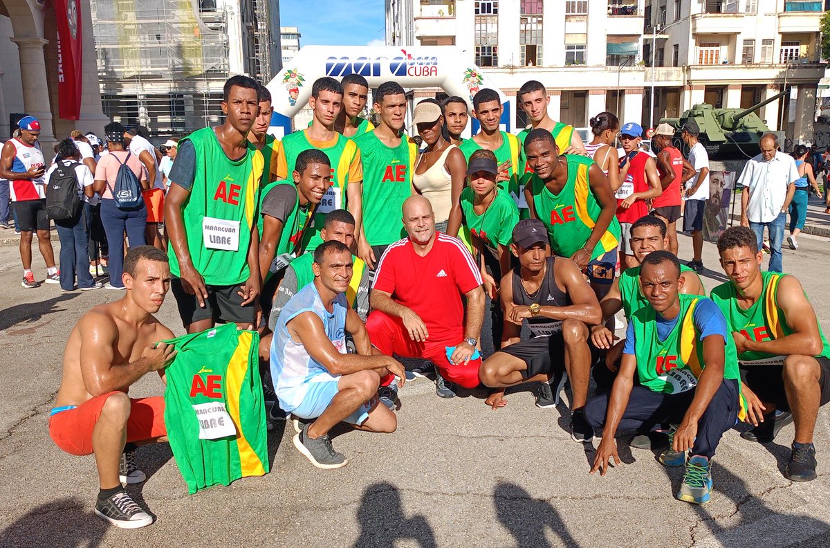 iMucha juventud hoy en la carrera maratón en saludo a los #65AñosCDR! #Cuba #CDRCuba #SomosDelBarrio
