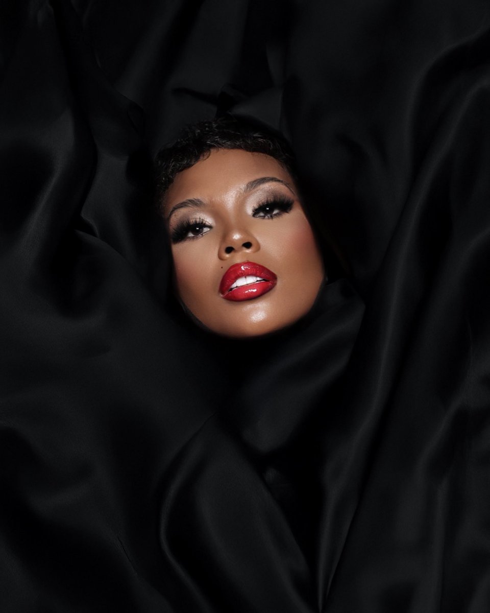 FACE!
<a href="/platinumjohnell/">Platinum10.5K☆</a> 
Shot+Edited by me