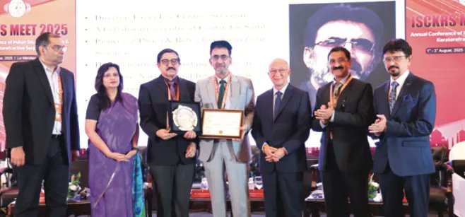 JKNewsIN's tweet photo. Dr Sajjad Fazili receives top ophthalmology honour

https://t.co/85gBMt8Tr3 https://t.co/LdEiqDdhou