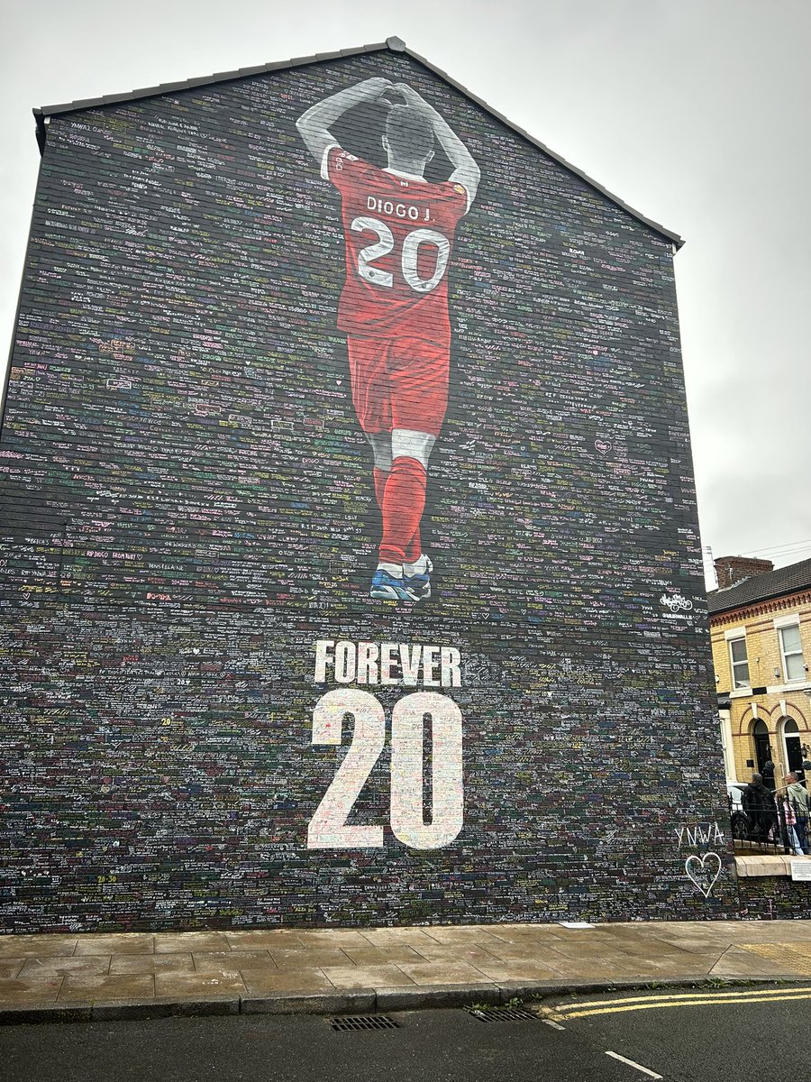 Simone_91x's tweet photo. Derby Day 😍🔴⚽️
#LivEve https://t.co/jFI8YUN4SL