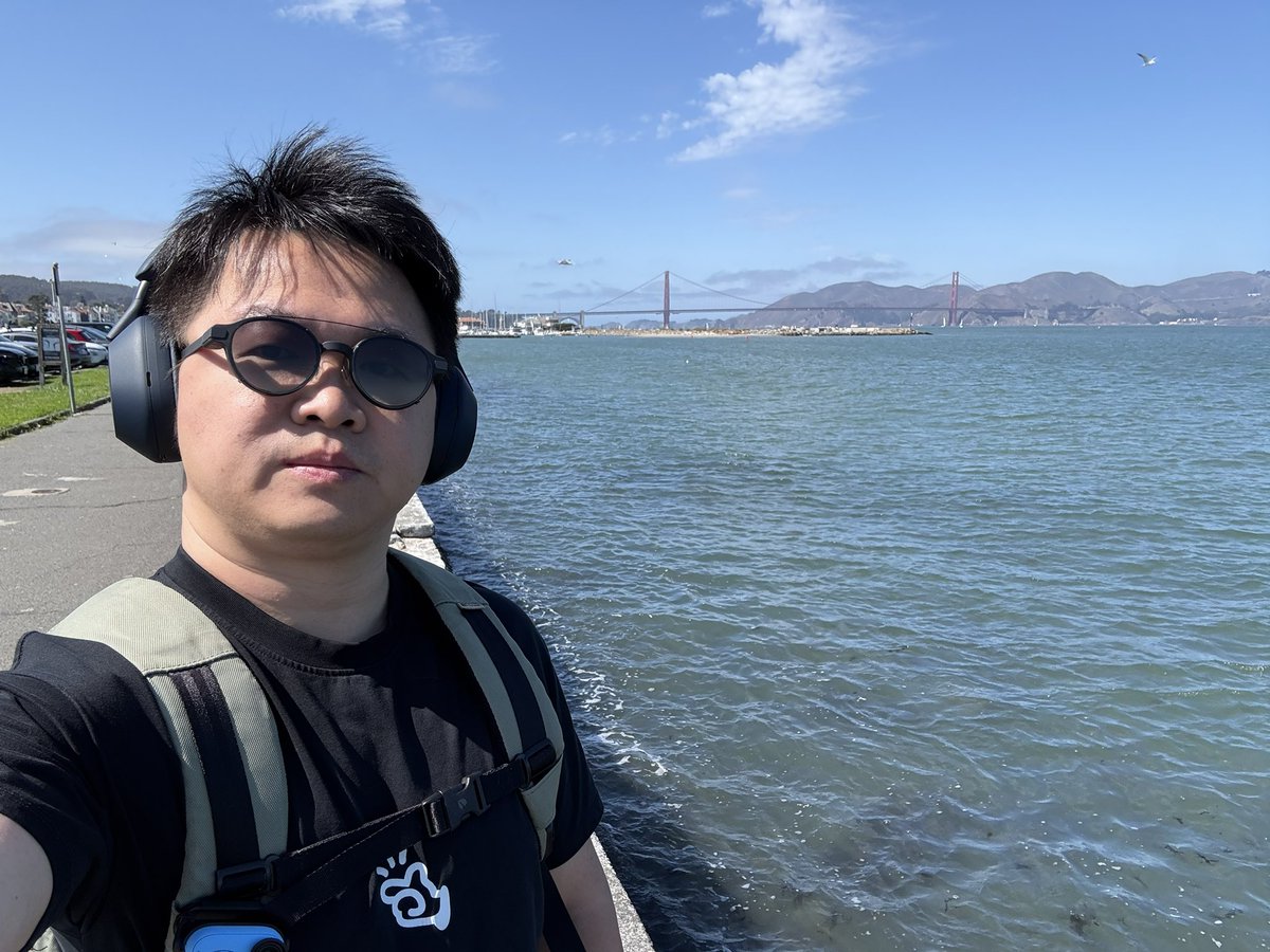 hidecloud's tweet image. Best weather for hiking. Two keynotes to prepare for next week but leave them all to Manus so I can have time for hiking😎