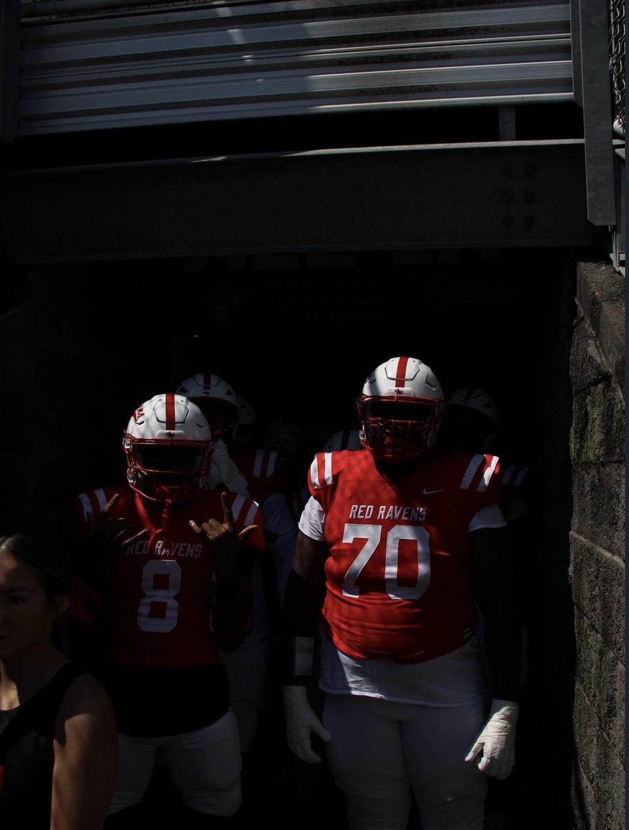 Big game tonight Vs. Garden City CC
6’5 335 OL True Freshman