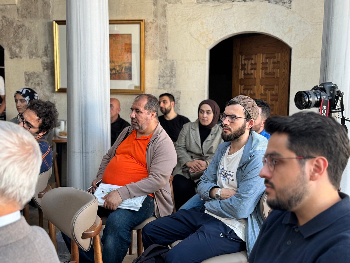 Prof. Dr. Süleyman Seyfi Öğün ile Zamanın Ruhu: Siyaseti, Ekonomiyi ve Toplumu Anlamak dersi kapsamında, siyasetin ve toplumun derin dinamiklerini konuştuk.
Ezber bozan, ufuk açıcı bir oturumdu.
#ZamanınRuhu #Siyaset #Toplum #SüleymanSeyfiÖğün