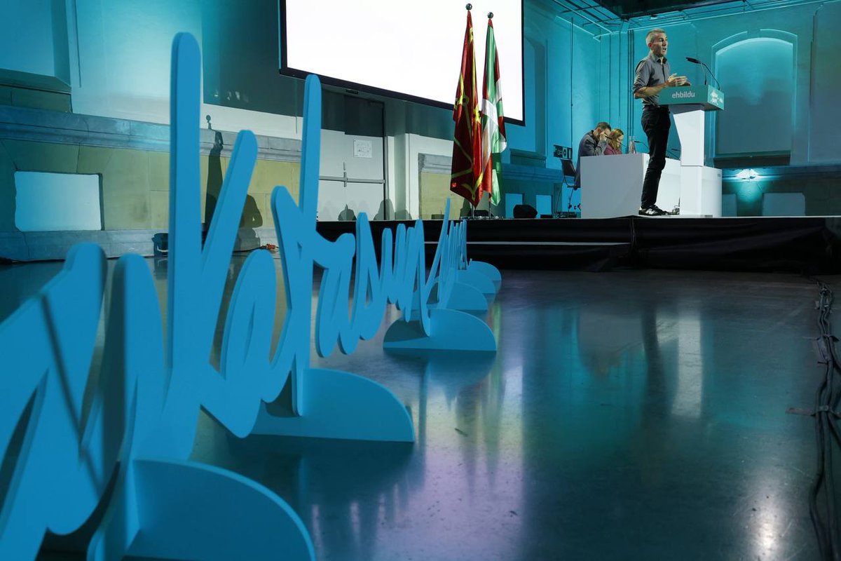 arkarodriguez's tweet image. .@ehbildu|ren Konferentzia Politikoan elkartu gara gaur eta datozen hilabeteetarako bideorria adostu dugu. Herri proiektu partekatu bat eraikitzeko Elkarrizketa Nazionala deritzon ariketa kolektiboa egitera goaz.

Herritik, herriarentzat eta herriarekin.
#AskatasunHaizea