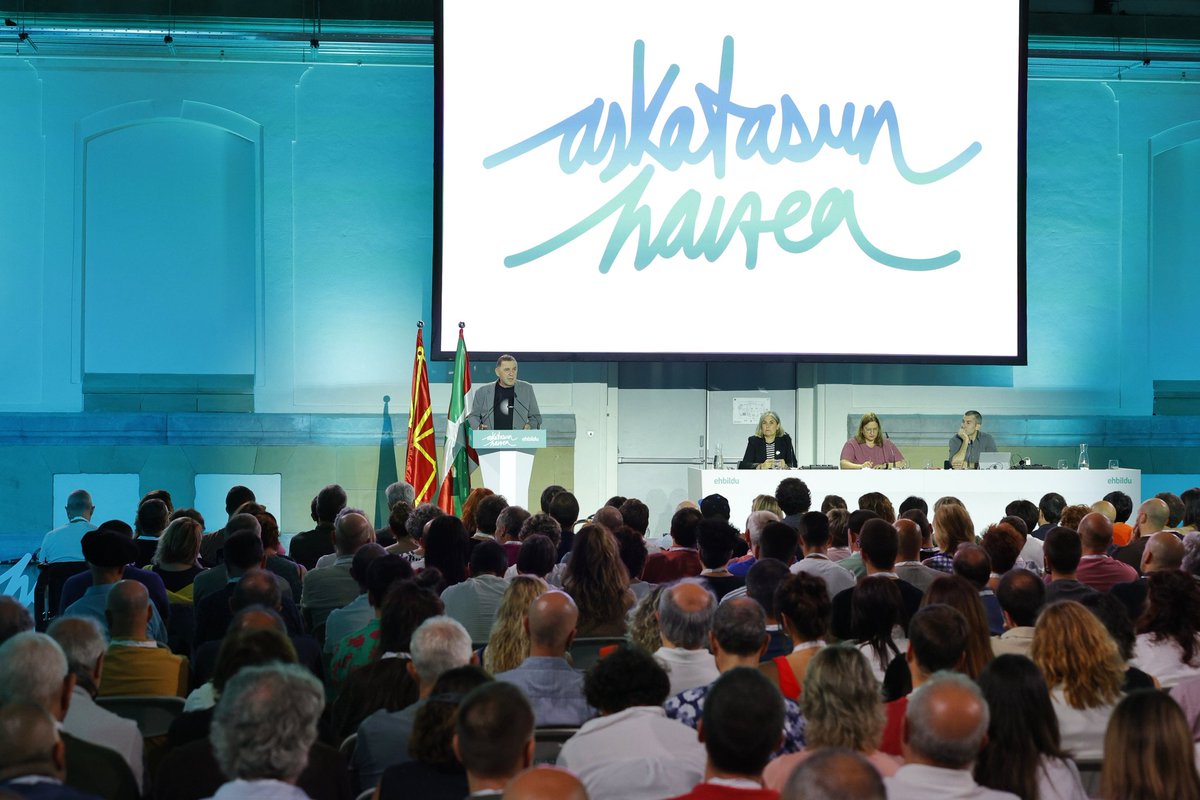 arkarodriguez's tweet image. .@ehbildu|ren Konferentzia Politikoan elkartu gara gaur eta datozen hilabeteetarako bideorria adostu dugu. Herri proiektu partekatu bat eraikitzeko Elkarrizketa Nazionala deritzon ariketa kolektiboa egitera goaz.

Herritik, herriarentzat eta herriarekin.
#AskatasunHaizea