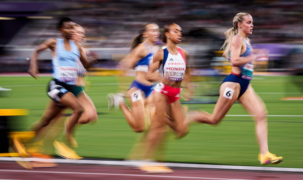 asportspro's tweet photo. Keely Hodgkinson of Great Britain leads the pack during the Womens 800m during the World Athletics Championships in Tokyo. #bealpha #sonyalpha #sonyalpha1M2 #sony50150GM #sonypro #womens #worldathletics #britain #championships #japan #runnerscommunity #beatyesterday https://t.co/w4hFoC9jxN