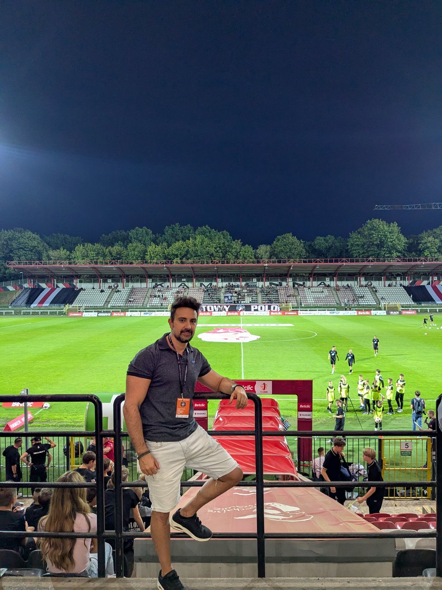 Eugeniogonza2's tweet photo. Hoy un poco de segunda polaca con el @Polonia1911 vs @MKSPuszcza.
#Betclic1Liga #POLPUN https://t.co/GOEz6wusaH
