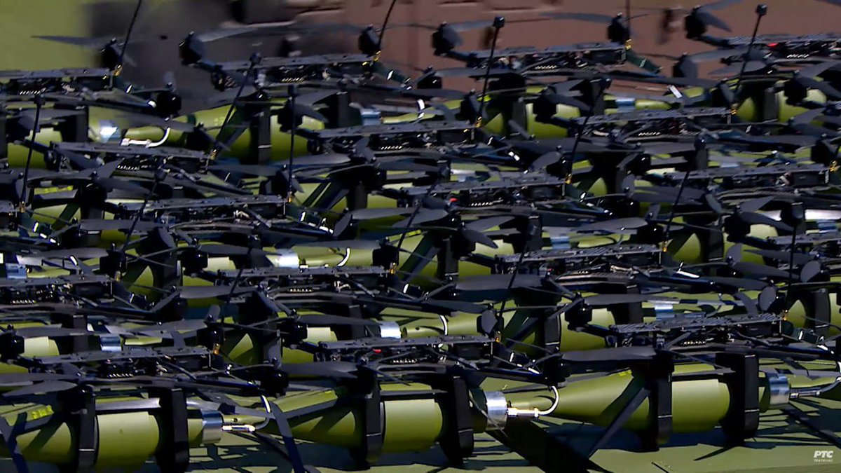 thePulseGlobal's tweet image. 🇷🇸 Serbia showcases FPV-Kamikaze drones at their Armed Forces military parade. #Serbia #MilitaryTech ✈️