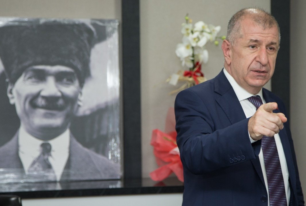 "Ne yapabilirim? Atatürk çizgisinde Türk milliyetçileri nerede? Bu gidişata dur demeliyim." diyorsan hemen Zafer Partisi üyesi olmalısın. Bulunduğun ilçede Zafer Partisi teşkilatıyla iletişime geçmelisin. Unutma, yarın çok geç olabilir.
Bekliyoruz 🇹🇷 @ZaferPartisi