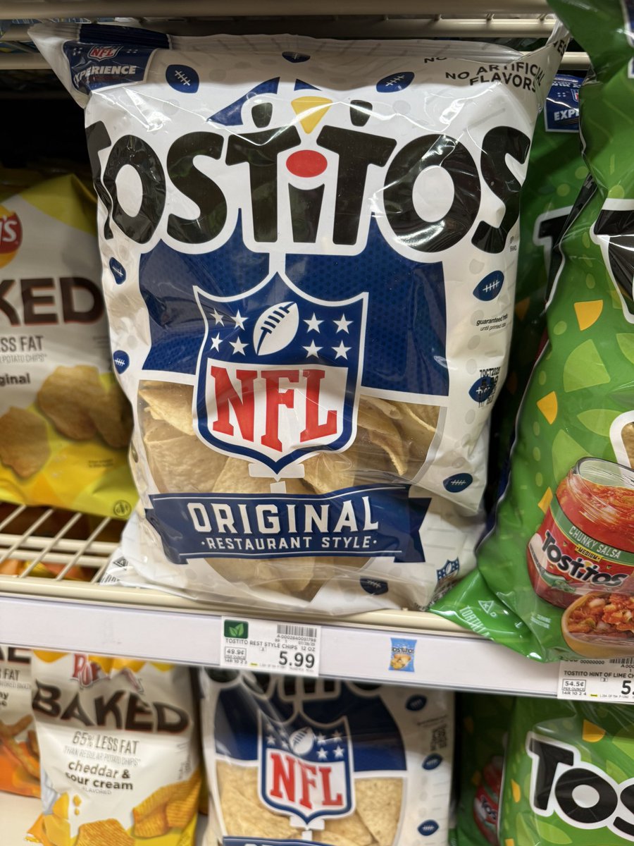 twolf2009's tweet image. Good seeing you today and thanks for signing my Tostitos! No Packers ones in Kenosha when I checked.