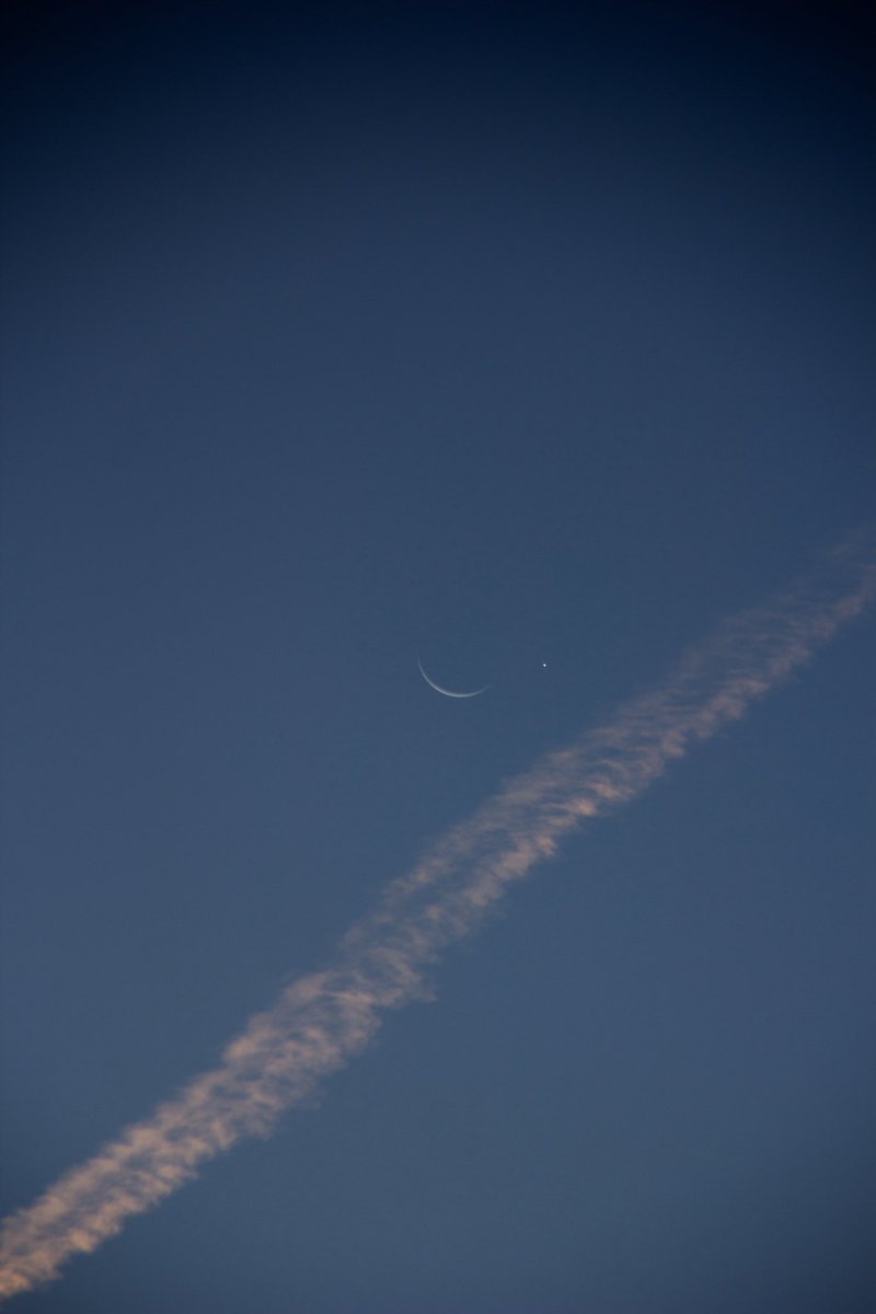 THEPRZY's tweet photo. @maniaUFO I saw it was so cool.  But I checked on sky view and nothing was showing.  Google said it might be Venus. https://t.co/2EnnLSEwXo