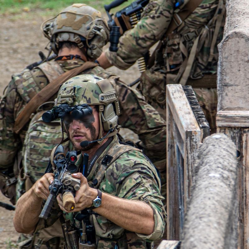 GallantDaletian's tweet image. You served in the US Army, right? So I heard. Oh! You served from the kitchen, so you never had a chance to use any of this gear. That's why you didn't know that what was displayed is a simulation operation, which shows how the team would actually respond in a real life…