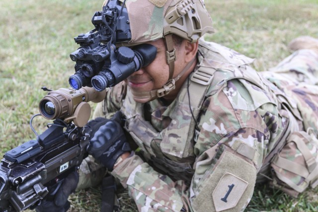 GallantDaletian's tweet image. You served in the US Army, right? So I heard. Oh! You served from the kitchen, so you never had a chance to use any of this gear. That's why you didn't know that what was displayed is a simulation operation, which shows how the team would actually respond in a real life…