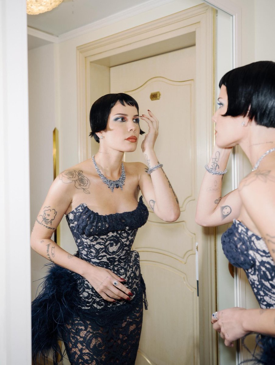 Halsey Archive tweet media