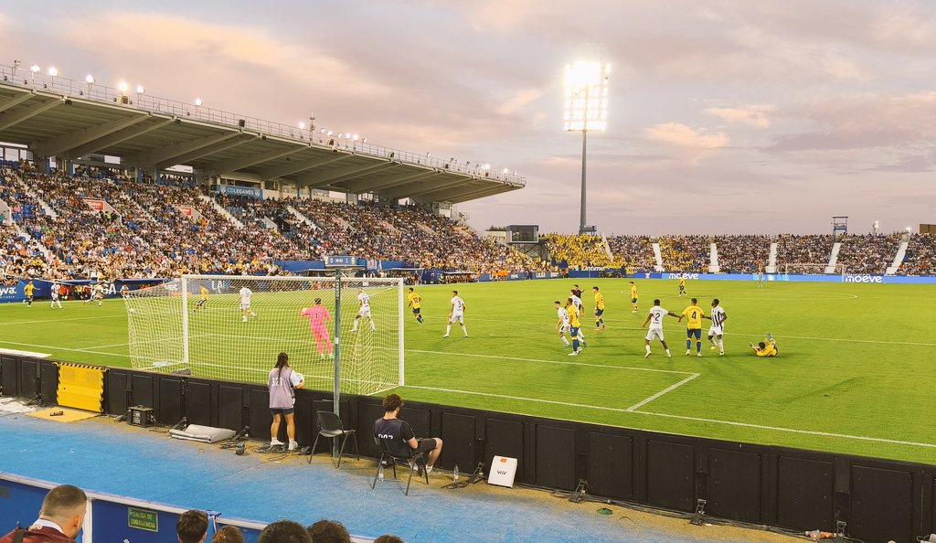 Algo falla en el Lega de Paco López. Es un equipo cargado de buenas intenciones, pero eso no basta. Las decisiones desde el banquillo tampoco están ayudando. Veremos.
