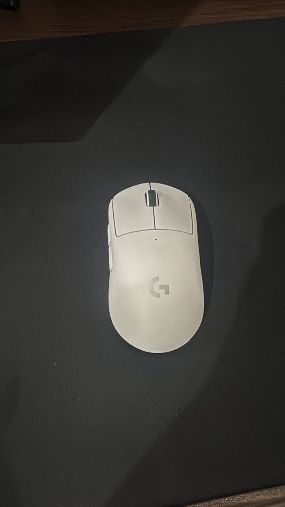 im1he's tweet image. السلام عليكم 
Mouse g pro superlight 2 للبيع 
مدة الاستخدام قرابة ثلاث اشهر الماوس يأتي معه ضمان سنه