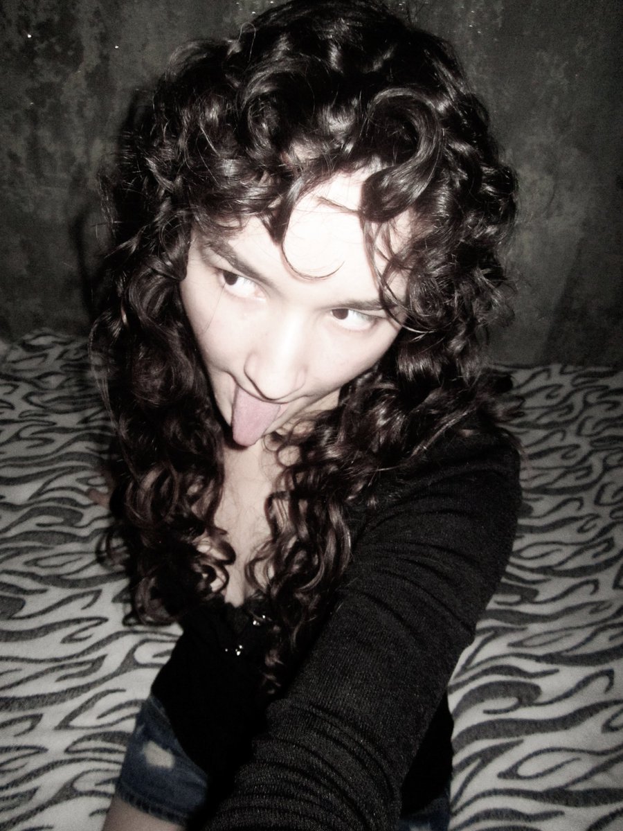 hi it's been a long time since I posted anything here. a lot has happened in my life since then. for example, I'm currently undergoing treatment for depression, but I'm not giving up and have been painting a picture for several months as part of my therapy