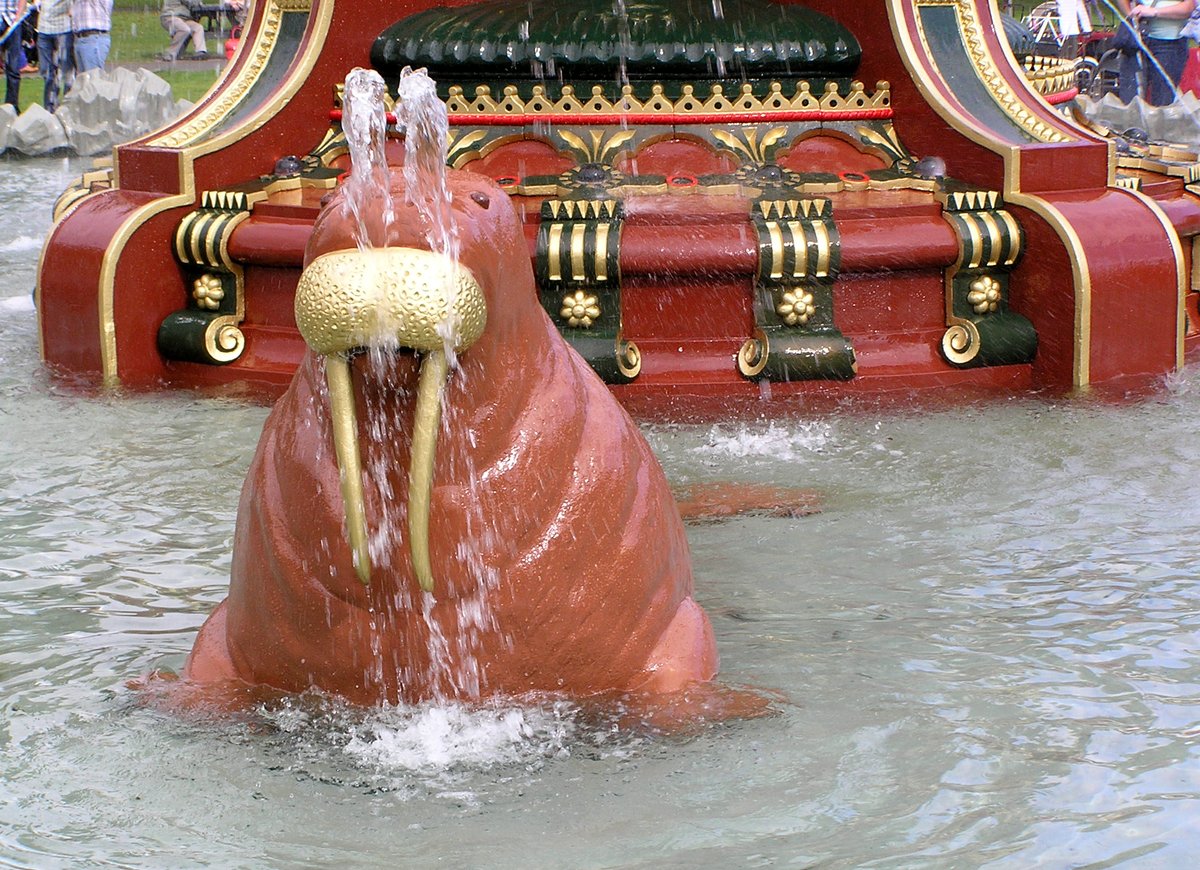 Do you have a landscape feature that is tired and need of some TLC?  Here's a walrus from the iconic Grand Fountain in Paisley - before and after the Lost Art treatment - and for which we won an award!  Get in touch if we can help!