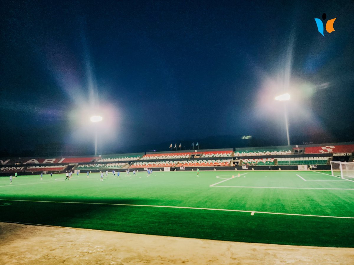 MagazineJimbere's tweet photo. 💡🏟️ ASAS Djibouti s’est entraîné dans la soirée du 20/09/2025 pour s’acclimater au terrain, en attendant leur match face à @AN_thefighters
📌 Juste après le coup de sifflet final du match de la #ConfederationCup entre Flambeau du Centre et Al Akhdar, la délégation du club djiboutien qui affrontera Aigle Noir CS en #TotalEnergiesCACL s’est empressée de prendre la température du Stade Intwari, à la veille de leur rencontre prévue le 21/09/2025
✍🏼 Lors d’une conférence de presse tenue ce même 20/09/2025, le staff technique de ASAS Djibouti n’a pas caché ses ambitions : « Nous sommes venus ici au Burundi pour chercher un résultat. »
#Youth #JimbereSports