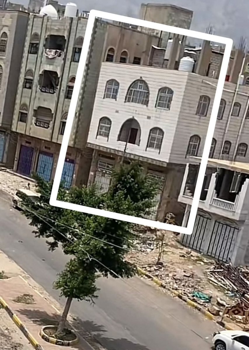 #تعز

بلاغ إلى  الدكتور رشاد العليمي

الجندي بتار عبدالله الكامل المخلافي، أحد أفراد اللواء 170، قام بالبسط على منزل المواطن أحمد عبدالله مقبل في حي الروضة وسط مدينة تعز، ويرفض تسليمه بحجة أنه حماه خلال فترة الحرب

عبدالله خليدي