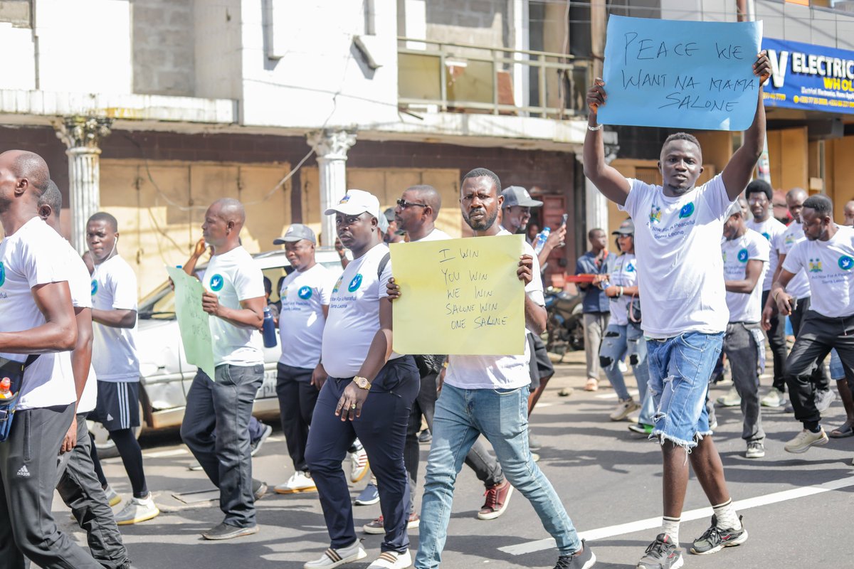 UNDPSierraLeone's tweet photo. Earlier today, @UNDPSierraLeone's team joined a Peace Walk in Freetown ahead of #internationalpeaceday 2025 which falls on September 21. Led by our #DepResRep @KevinPetrini , we walked alongside the @icpncsl and partners under the theme "Act Now for a Peaceful Sierra Leone".
Together, we took to the streets to reaffirm our shared commitment to peace, unity, and cohesion for all.
@ahunnaeziakonwa @UNPeacebuilding @UNSierraLeone @awokonewspaper
