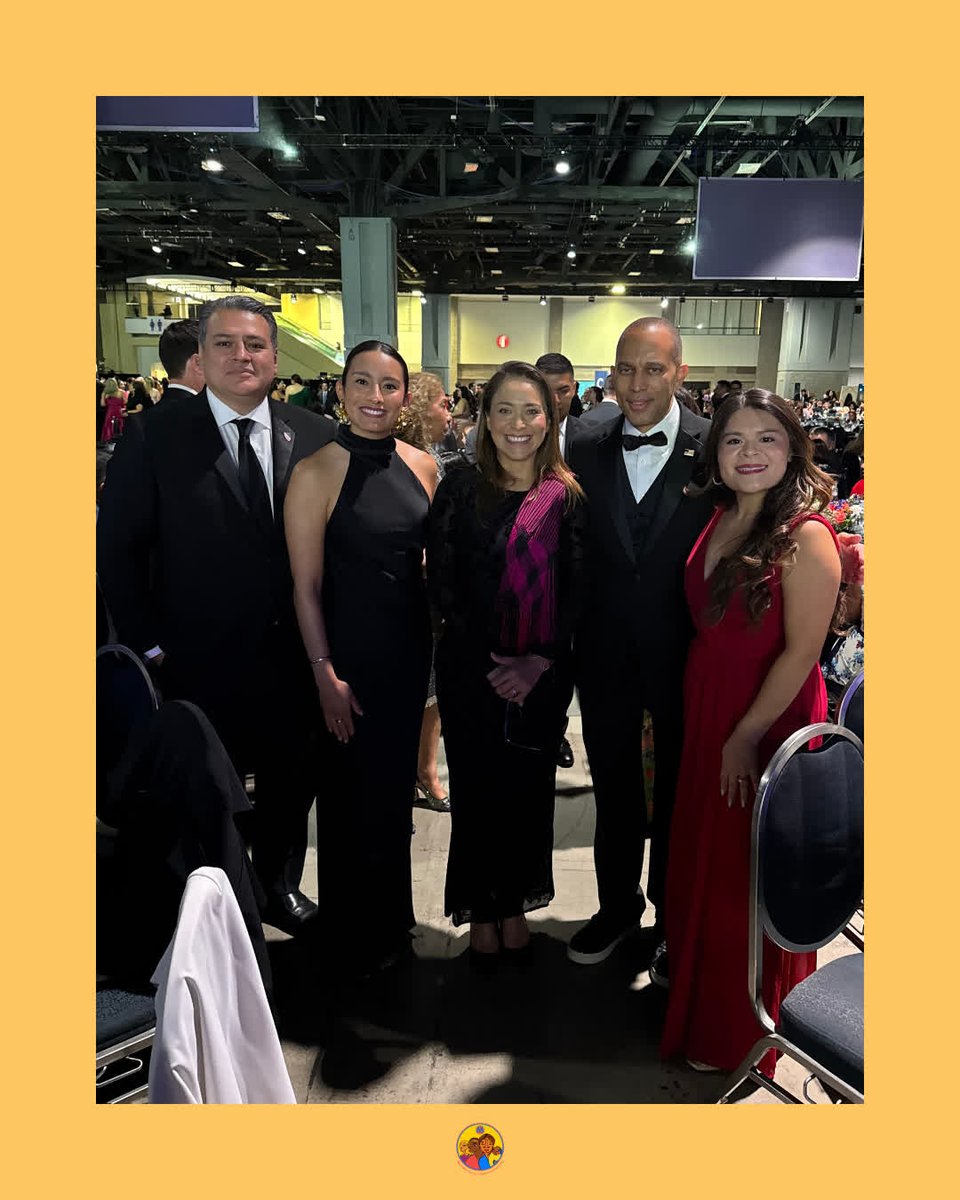 MamasConPoder's tweet image. ¡Fue un honor estar con otros líderes latinos en la Conferencia de Liderazgo del Instituto del Caucus Hispano del Congreso 2025!

Este fue un espacio poderoso para reflexionar sobre el momento histórico que estamos viviendo y estrategizar juntos el camino a seguir.

#CHCI2025