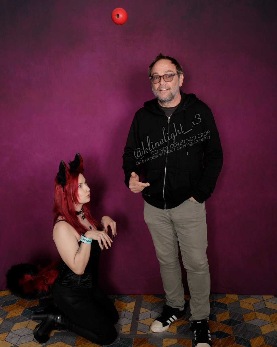 Moonlit_Impala's tweet photo. Hellhound cosplay with the king of Hell and owner of Hellhounds himself @Mark_Sheppard  🐾❤️🖤
He was so confused when I didn't want a basic hug and I was like "No, we're doing a pose, take this" 😅
#SPNCHI #SPNCHICAGO #CHICON https://t.co/FJ2vY6sBhf