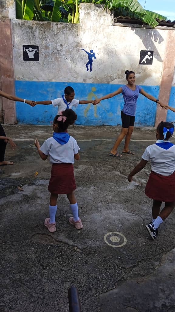 Con juegos y actividades al aire libre transcurre el momento dedicado a la jornada del bienestar.
#PalmaSoriano
#SantiagoDeCuba
#Salud
#EducacionEspecial
#Cecilia Gé Peña