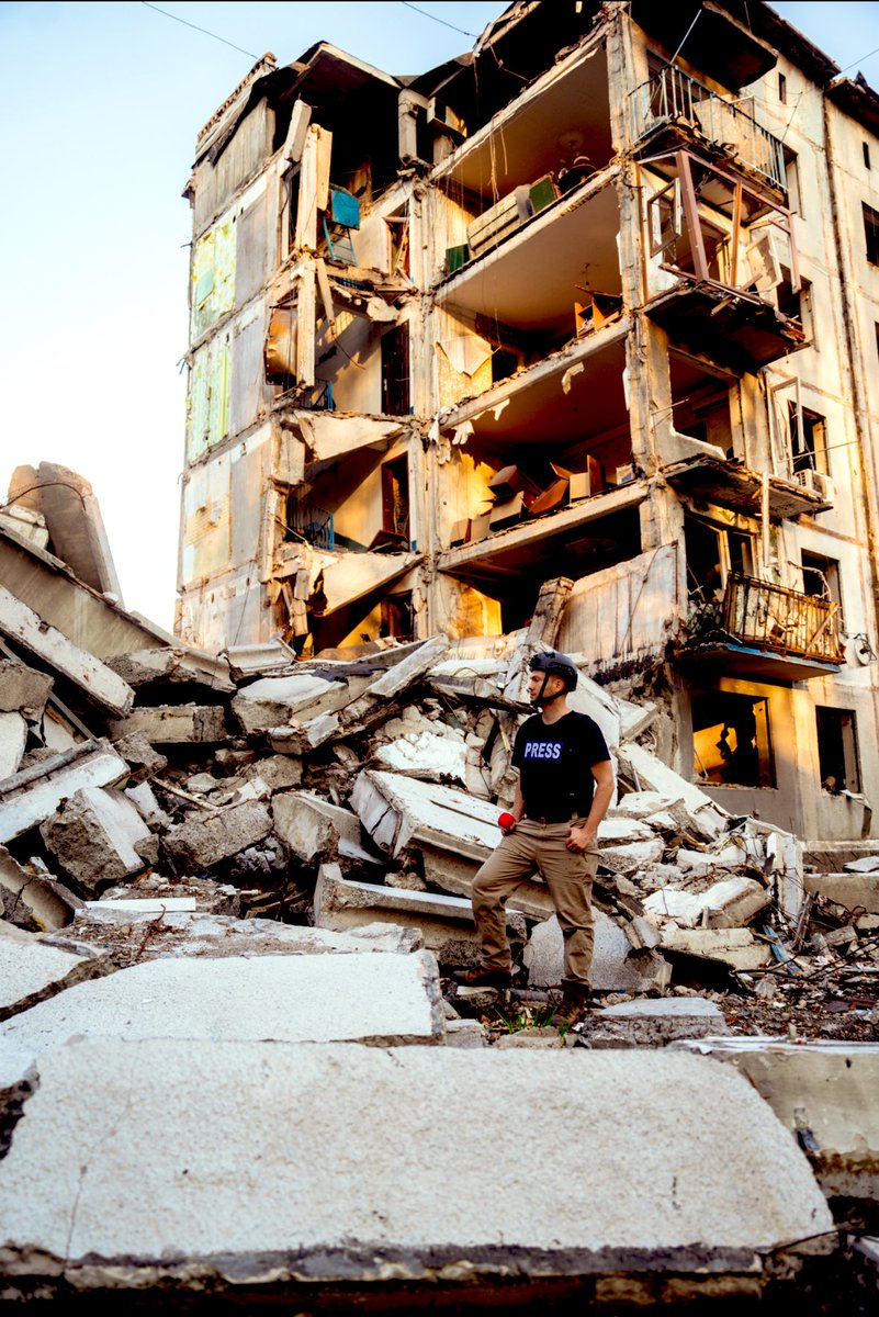 Nach einmal mehr 10 Tagen in der Ukraine fällt es schwer, Russlands Taten dort nicht zu verurteilen und deren Drahtzieher nicht aus ganzem Herzen zu verachten.

Putin und zwei Millionen „ganz normale Russen“ zerstören das europäische Land. Physisch und psychisch. Aus einer