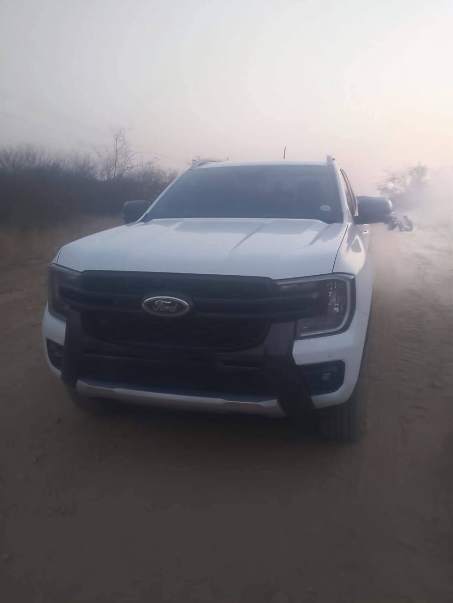 MDNnewss's tweet image. SANDF seizes luxury vehicles worth over R2.5 million at Limpopo border

The South African National Defence Force (SANDF) has intercepted three luxury vehicles valued at more than R2.5 million during operations along the Limpopo border with Zimbabwe over the past two weeks.

The…