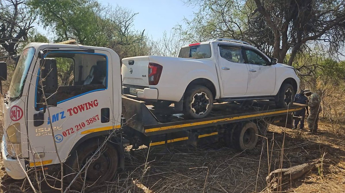 MDNnewss's tweet image. SANDF seizes luxury vehicles worth over R2.5 million at Limpopo border

The South African National Defence Force (SANDF) has intercepted three luxury vehicles valued at more than R2.5 million during operations along the Limpopo border with Zimbabwe over the past two weeks.

The…