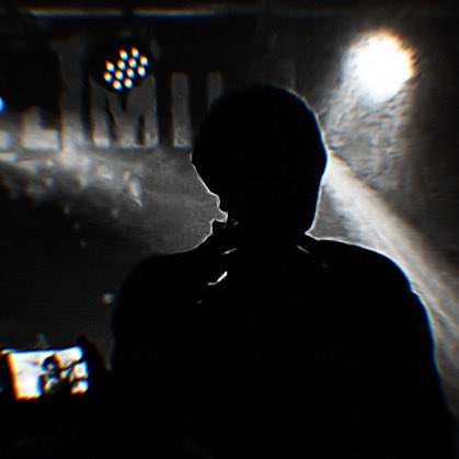 👤
#Deadaudiosaints #frontman #vocals #voice #alternative #music #newmusic #fashion #style #allblackeverything #makeup #urbandecay #tattoo #inked #art #guyswithtattoos #guyswithink #grunge #emo #goth #punk #band #LiveMusic #Androgynous #art