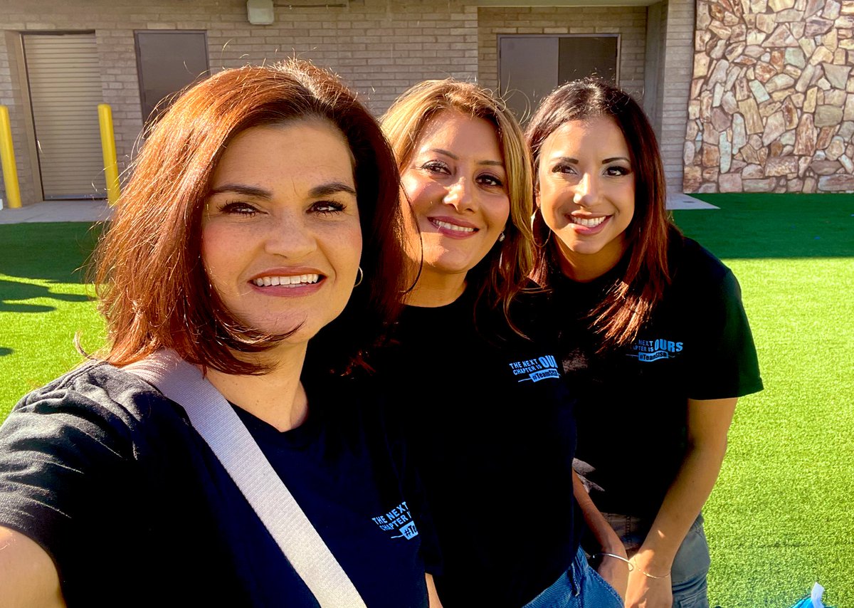 NoraMacias_MCE's tweet image. ⚓️ Our Pirate Team joined the annual SISD Walk for Success—knocking on doors and bringing our students back to Team SISD! 🏴‍☠️💙 #AchieveYourNextLevel #GameOn #WalkForSuccess #TeamSISD