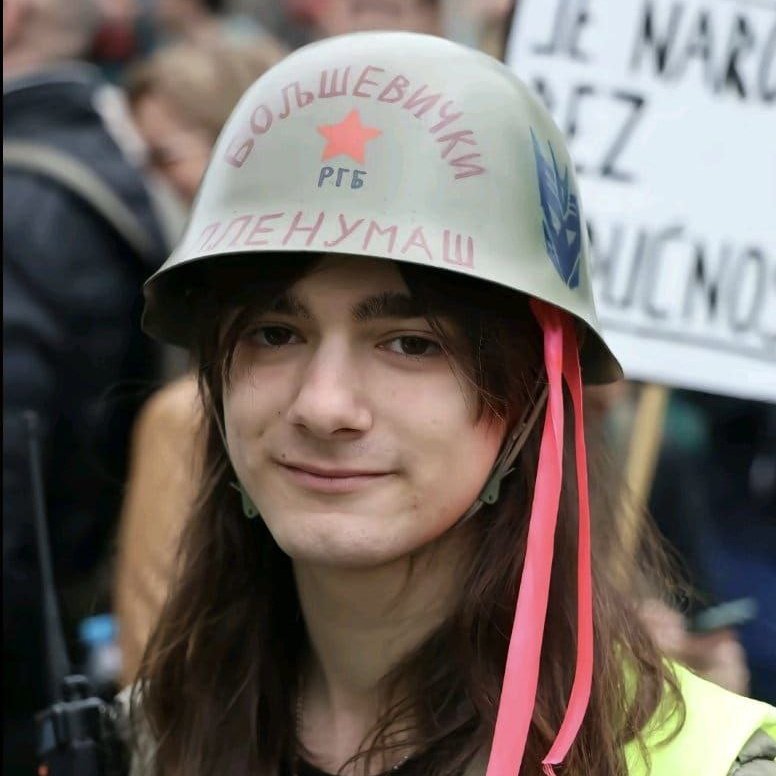 Јесте видели данас специјалце 13. пленумашке и 88. блокадерске? Ма која парада? Ја причам о штићеницима специјалне психијатријске болнице.