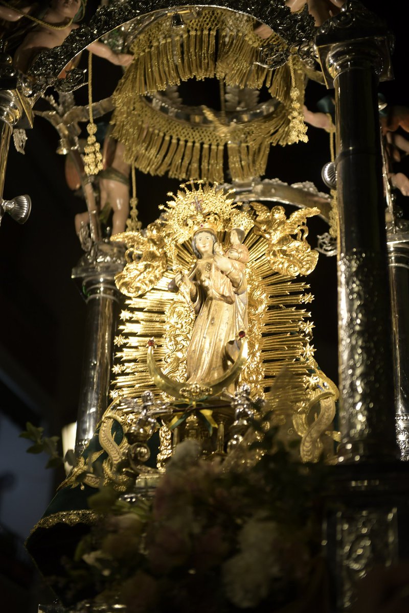 Flor de las flores.

📸: <a href="/manuel_bgalvz/">Manuel Benítez Gálvez</a> 
#magnamarianahuelva2025 
#ReinaDeLosÁngeles