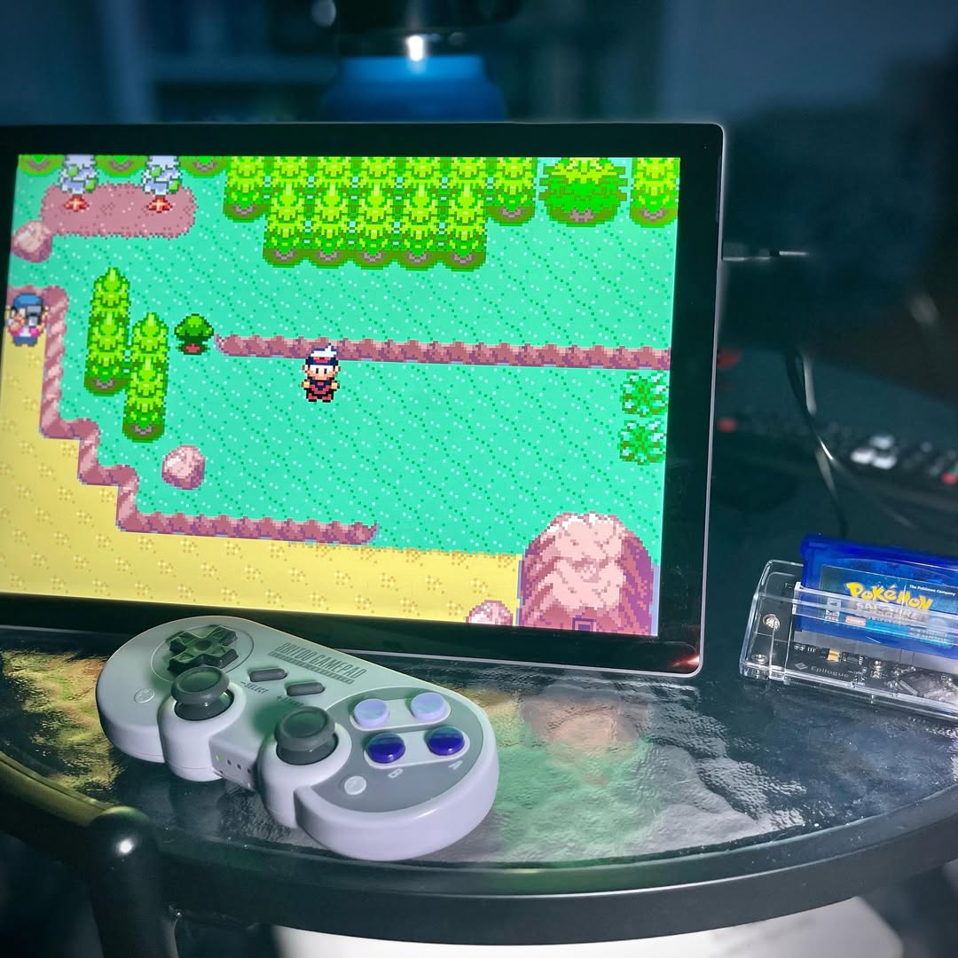 We rate this setup by @ bausentertainment an all-around 10/10 🙌🏻! 

Surface Pro, 8BitDo SN30 Pro, Pokémon Sapphire and of course the one that ties it all together: our very own GB Operator. 

Order yours today on epilogue.co, we just restocked!